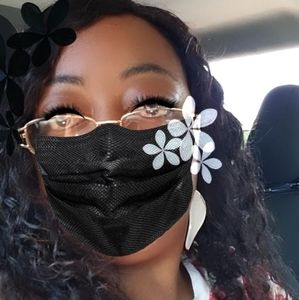 Meet your Posher, Ebony